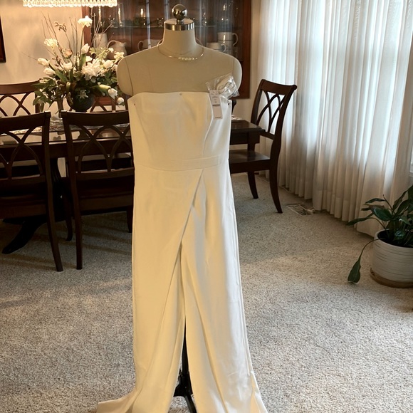 ❤️NWT Gorgeous Ivory Split Leg Jumpsuit 4 - Picture 2 of 3